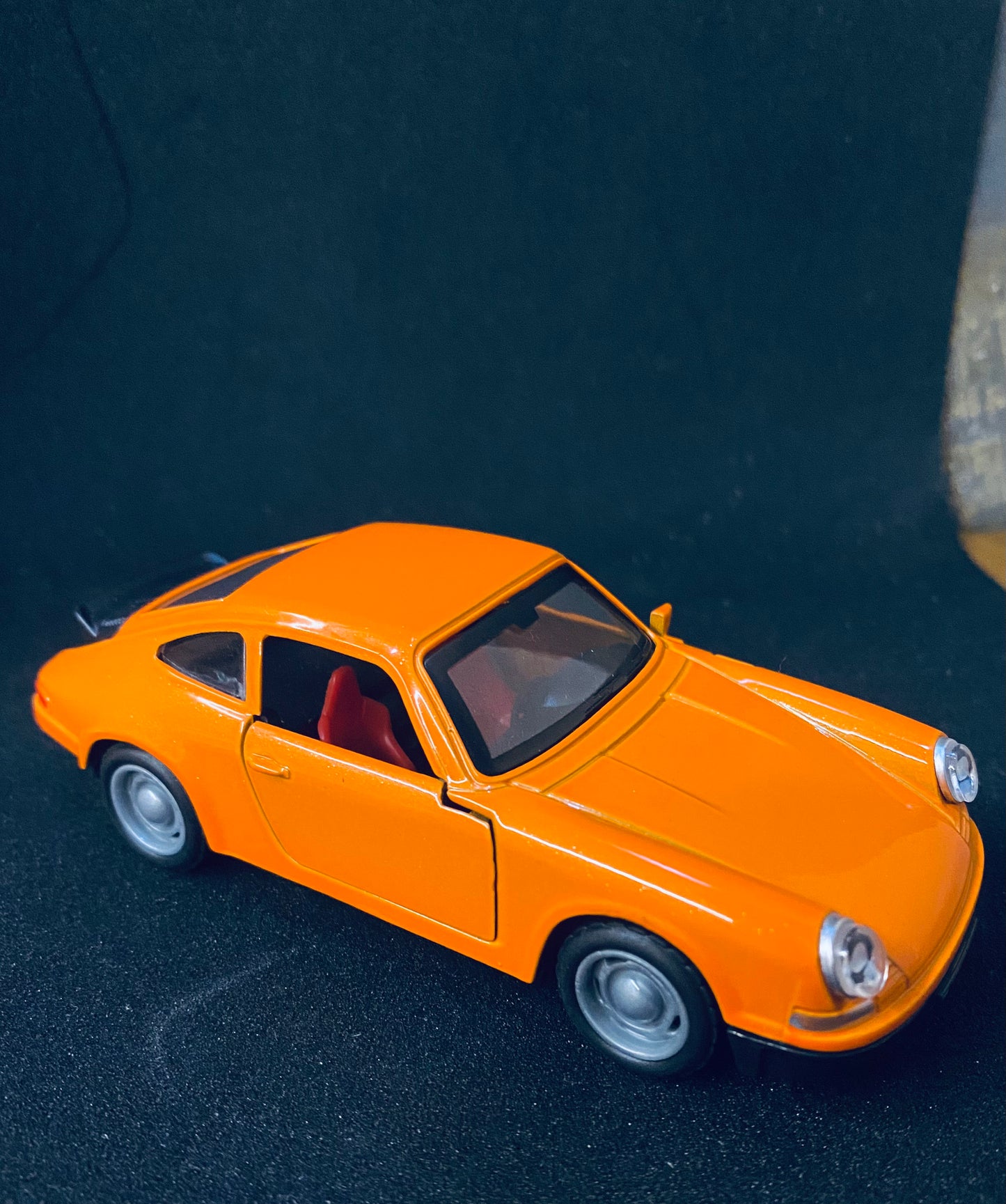 1:36 Porsche 911 Metal Body Car