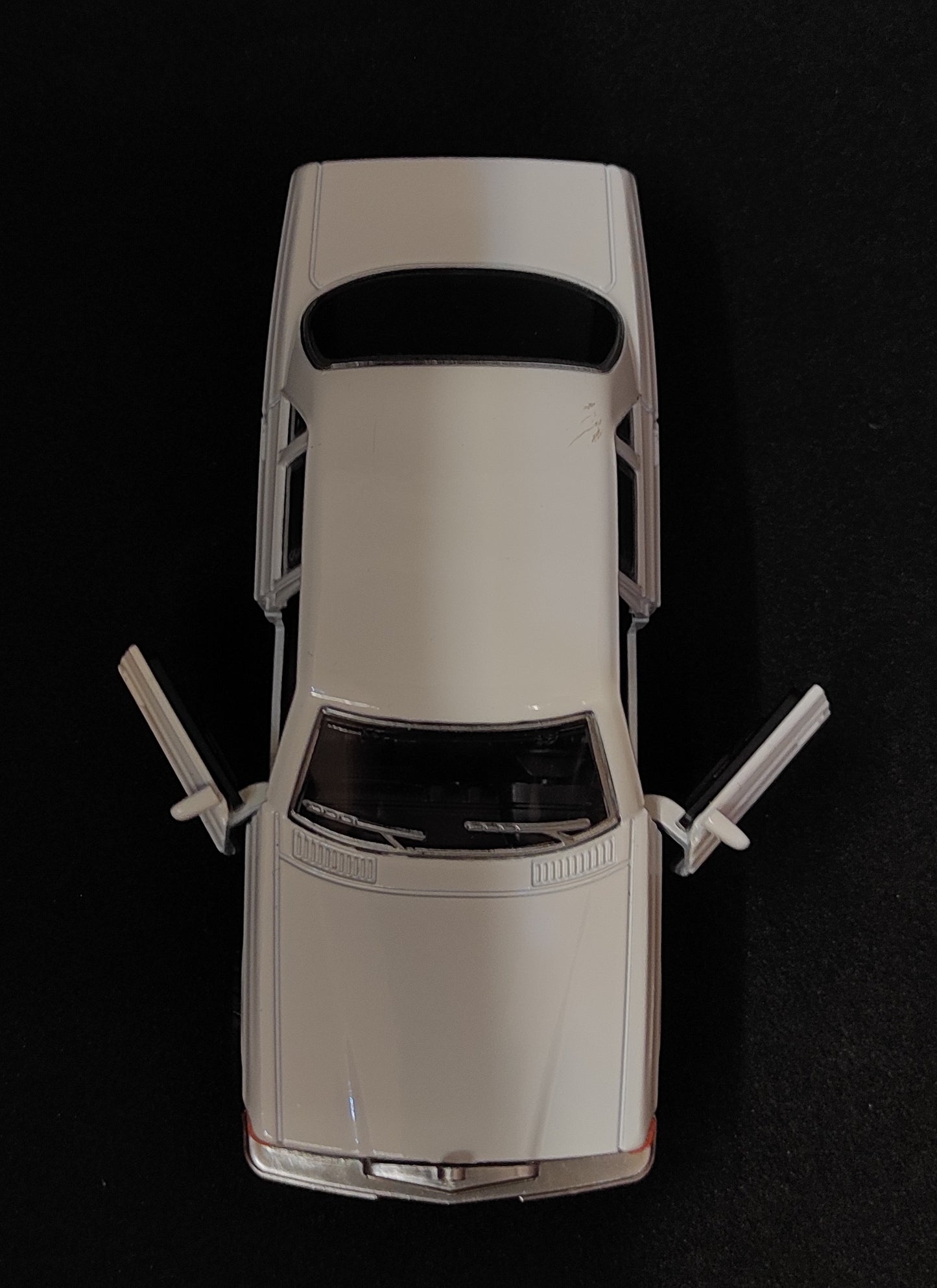 1:36 Mercedes Benz W123 Metal Diecast Car (White)